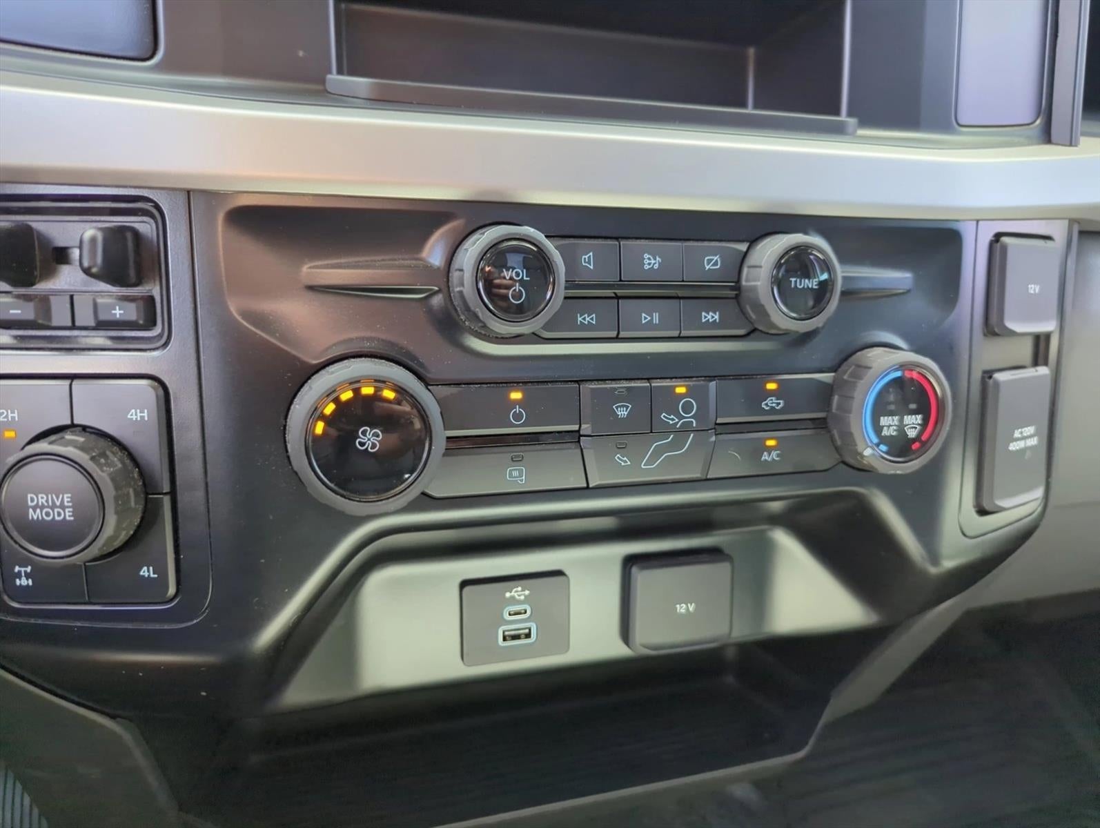 2024 Ford Super Duty F-250 SRW XL 4WD Reg Cab 8' Box