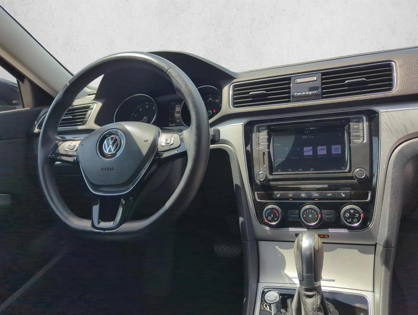 2019 Volkswagen Passat 2.0T Wolfsburg Edition Auto