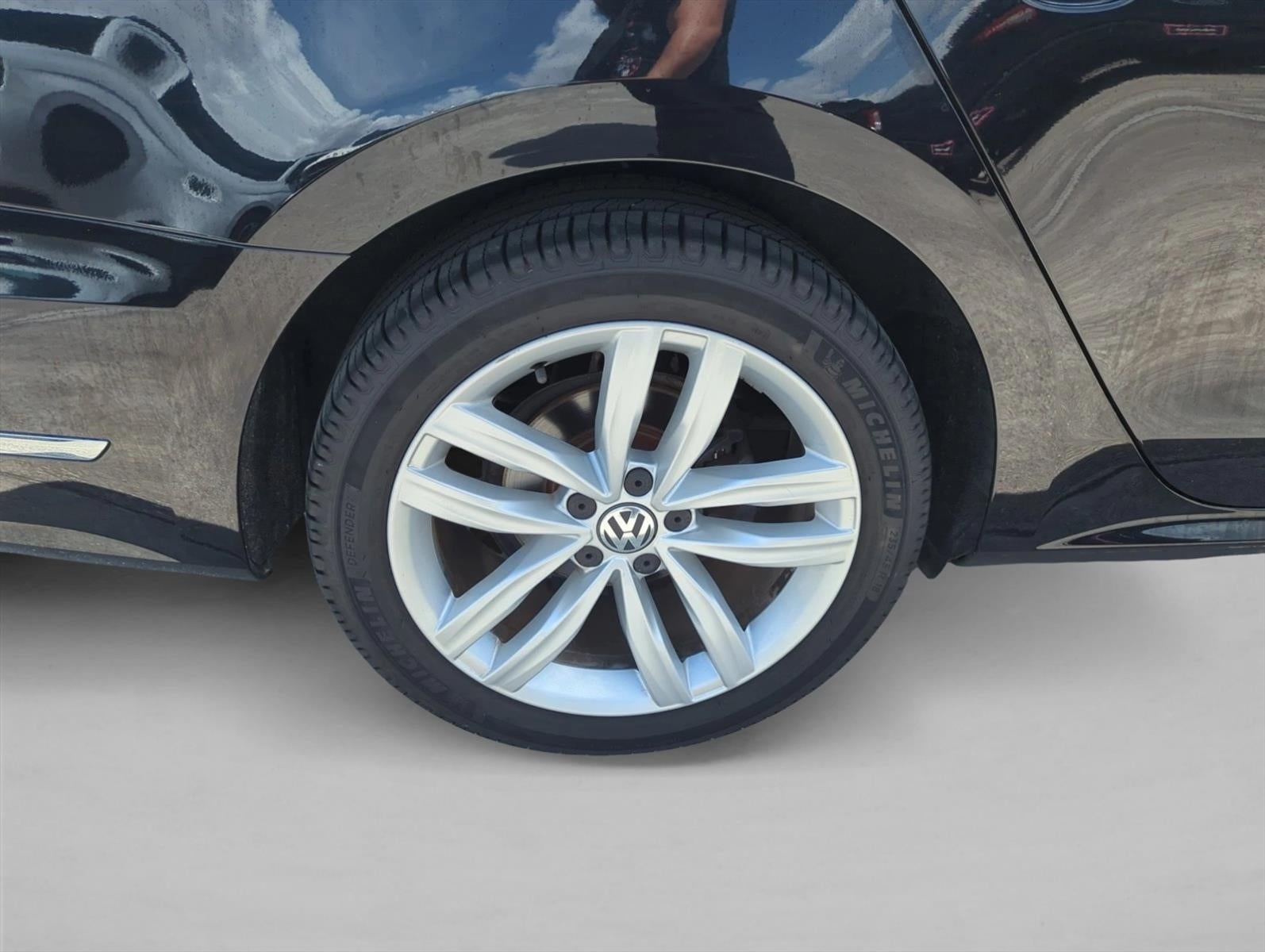 2019 Volkswagen Passat 2.0T Wolfsburg Edition Auto