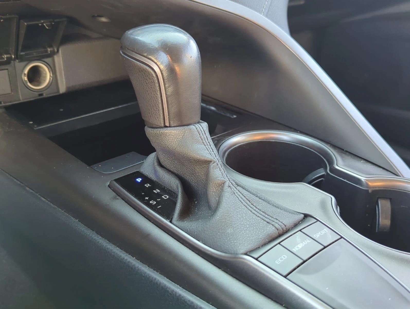 2023 Toyota Camry SE Auto (SE)