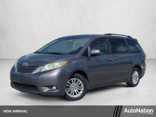 2017 Toyota Sienna XLE Premium FWD 8-Passenger (Natl)