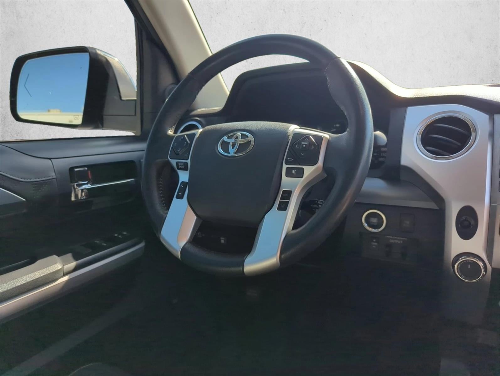 2020 Toyota Tundra 4WD 4WD Platinum CrewMax 5.5' Bed 5.7L (Natl)