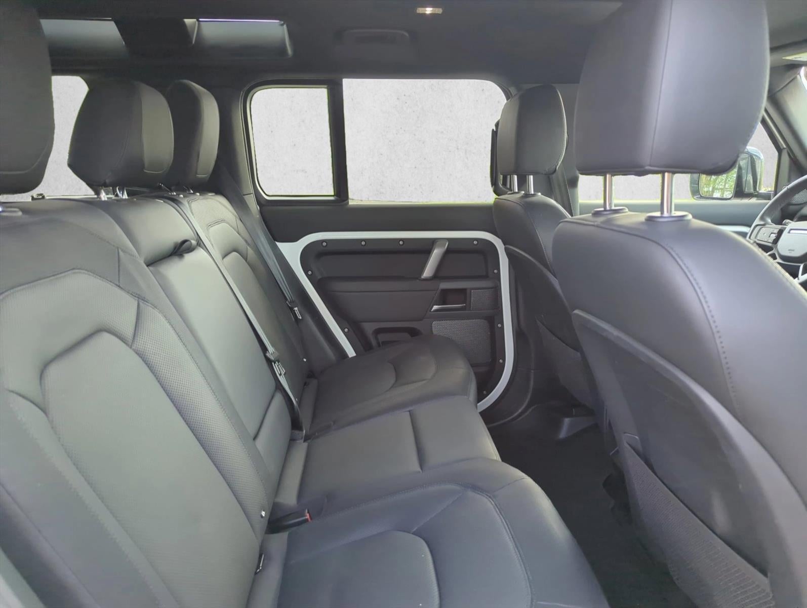 2024 Land Rover Defender 110 P400 X-Dynamic SE