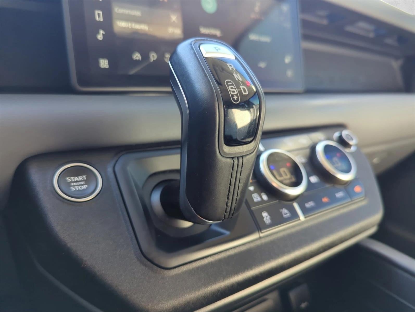 2024 Land Rover Defender 110 P400 X-Dynamic SE