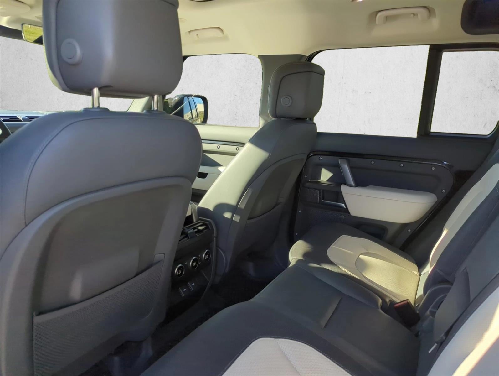 2024 Land Rover Defender 110 P400 X-Dynamic SE