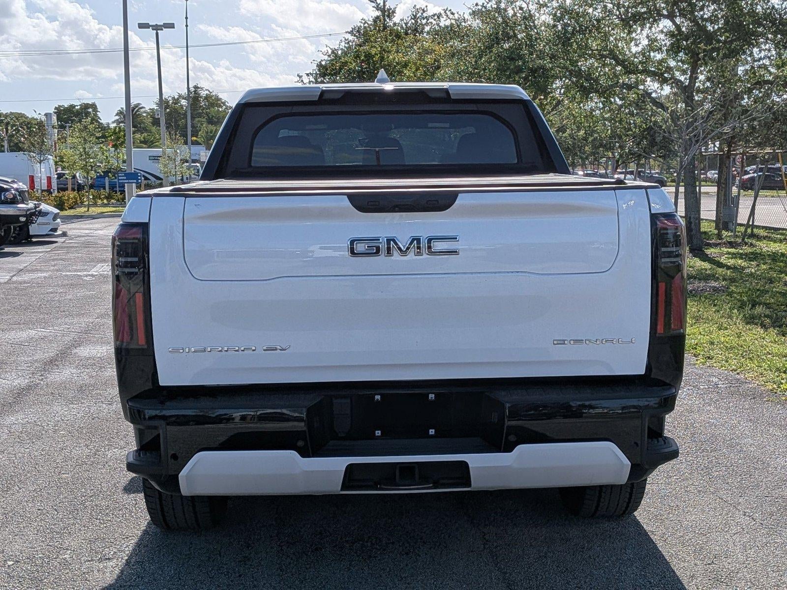 2025 GMC Sierra EV e4WD Crew Cab Extended Range Denali