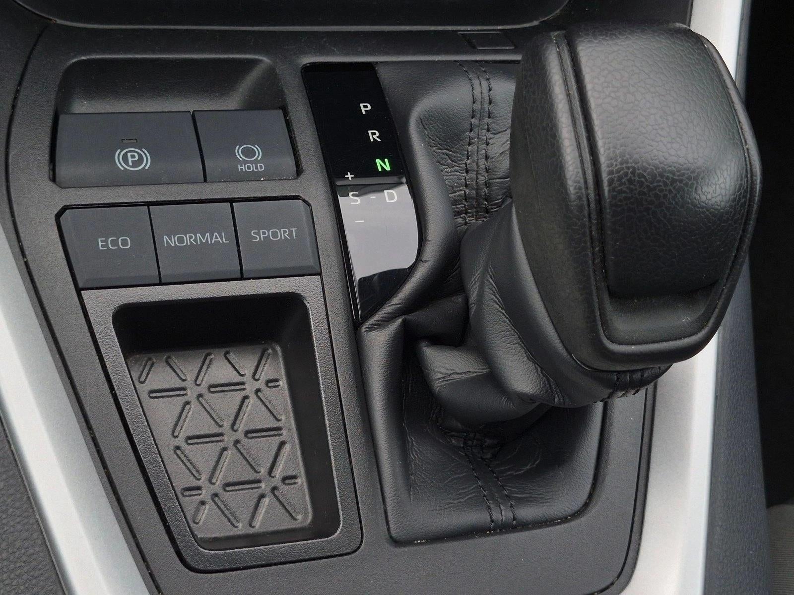 2024 Toyota RAV4 XLE FWD (Natl)