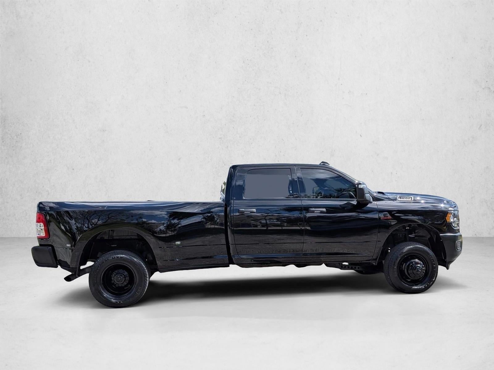 2023 RAM 3500 Tradesman 4x4 Crew Cab 8' Box