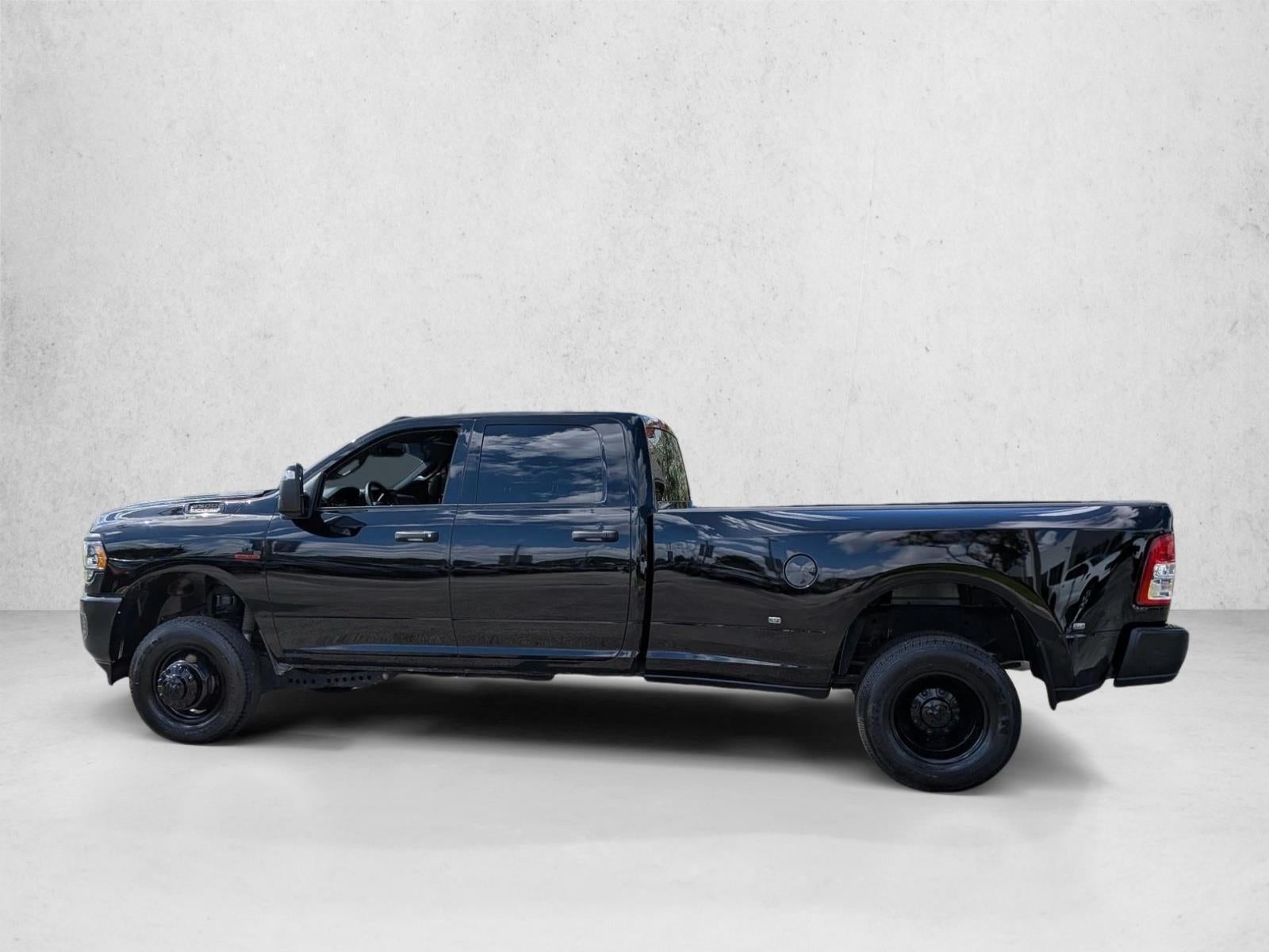 2023 RAM 3500 Tradesman 4x4 Crew Cab 8' Box