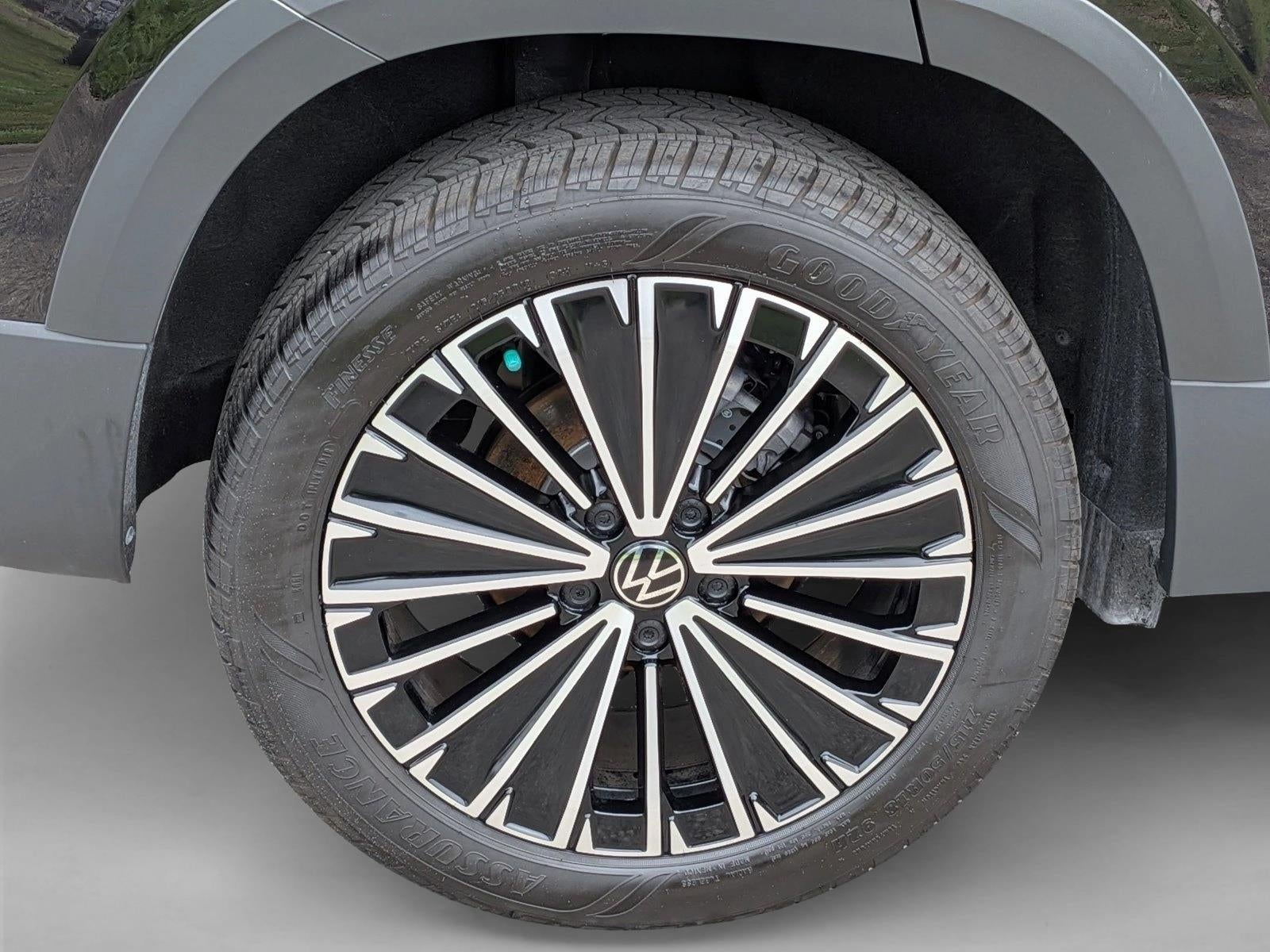 2025 Volkswagen Taos SE FWD
