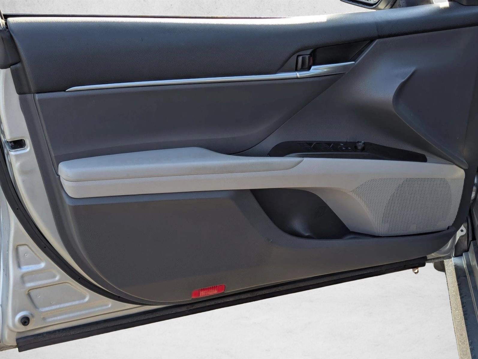 2023 Toyota Camry LE Auto (SE)