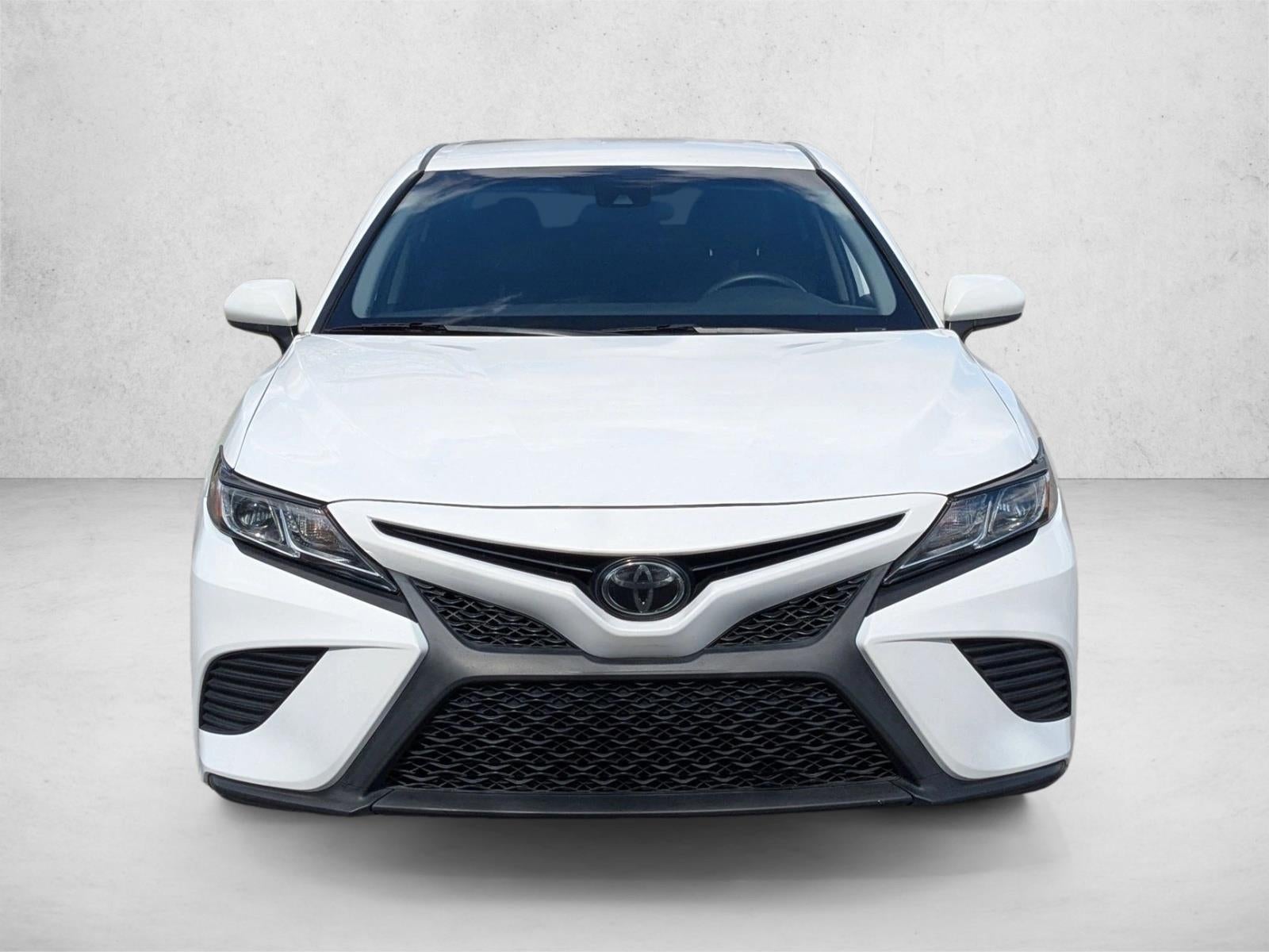 2020 Toyota Camry SE Auto (SE)