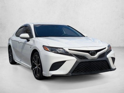 2020 Toyota Camry SE Auto (SE)