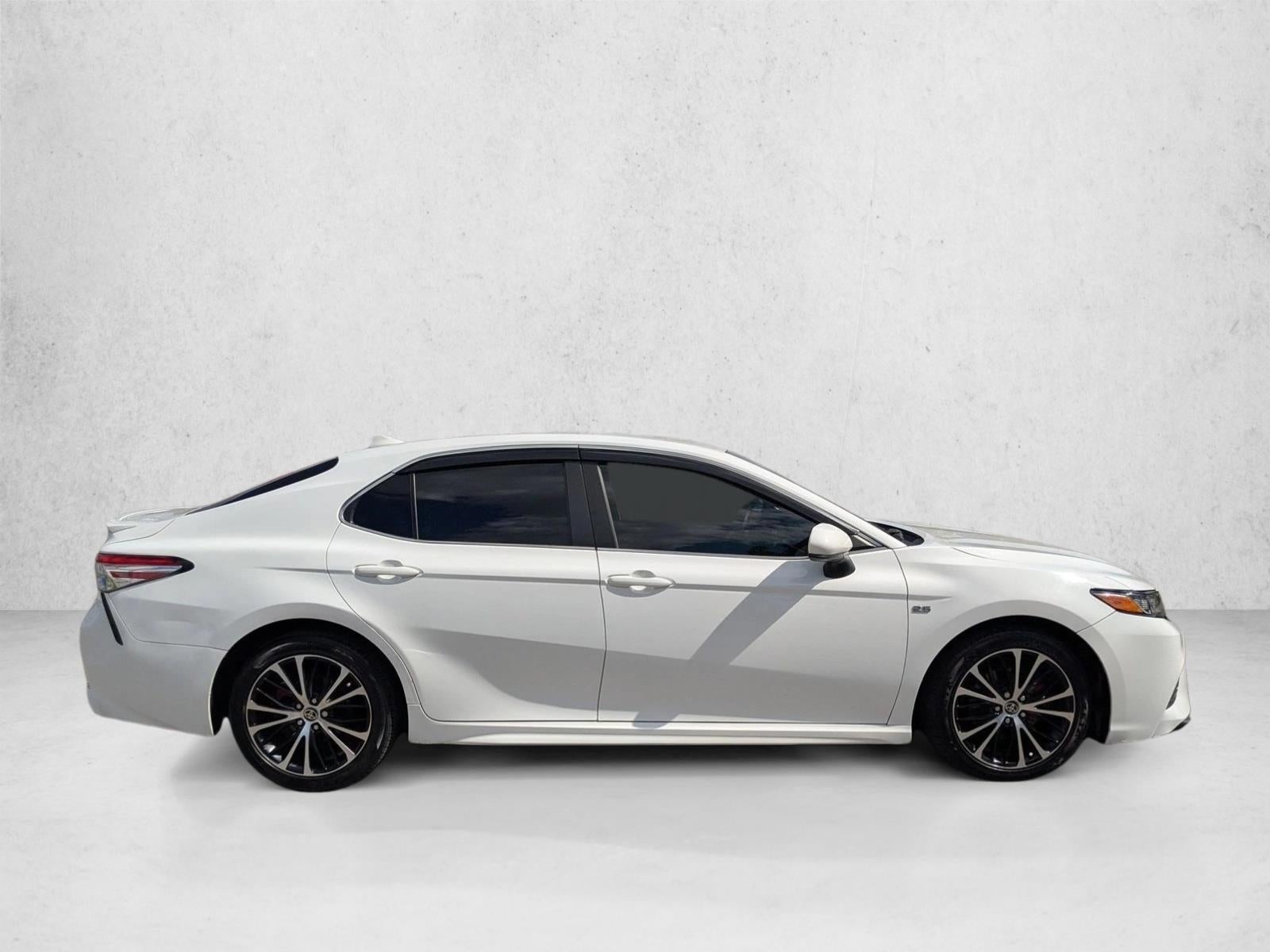 2020 Toyota Camry SE Auto (SE)
