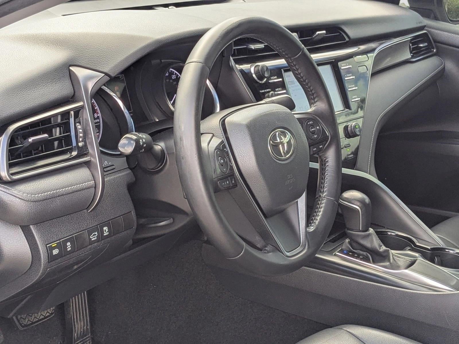 2020 Toyota Camry SE Auto (SE)