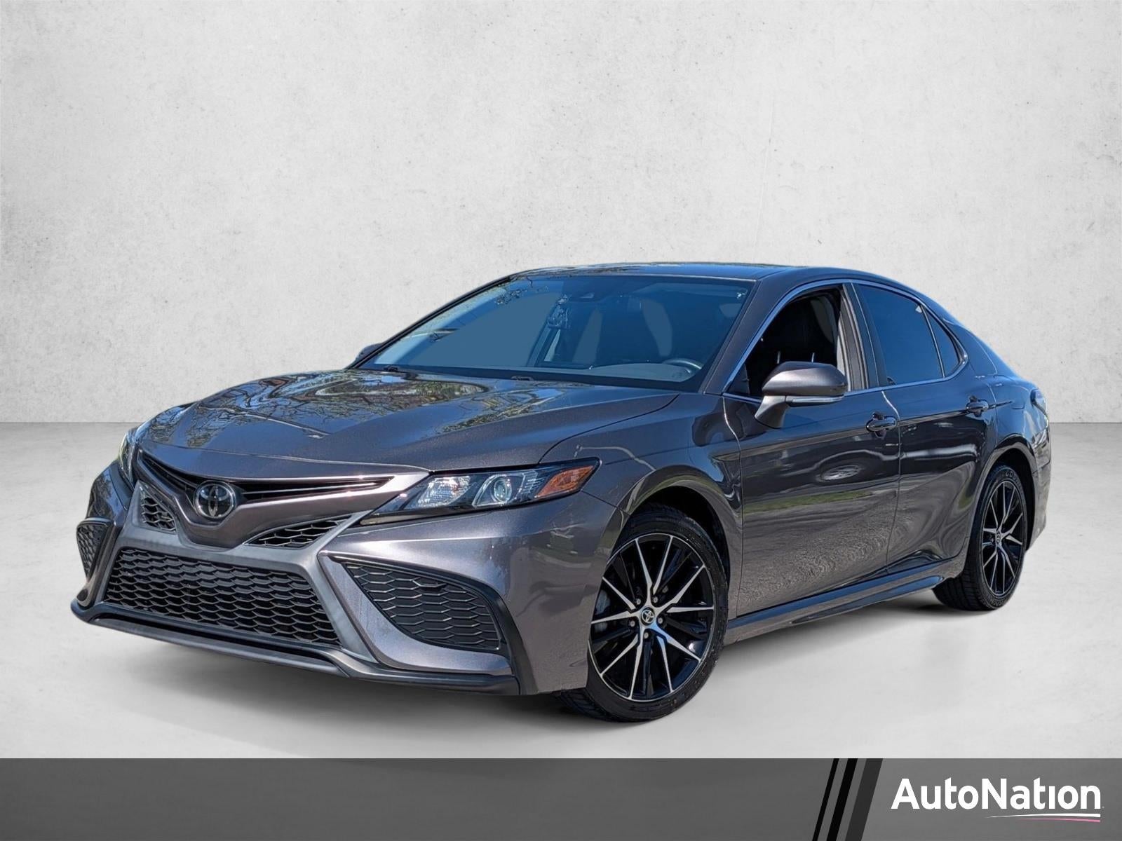 2022 Toyota Camry SE Auto (SE)
