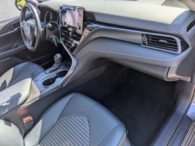 2022 Toyota Camry SE Auto (SE)