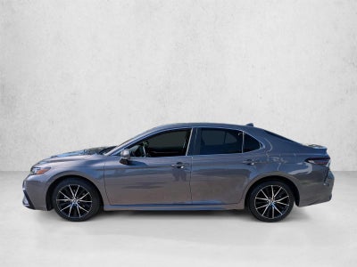 2022 Toyota Camry SE Auto (SE)