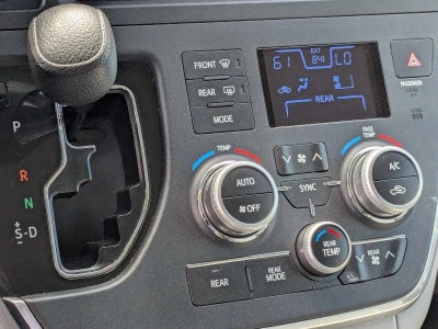 2017 Toyota Sienna LE FWD 8-Passenger (Natl)