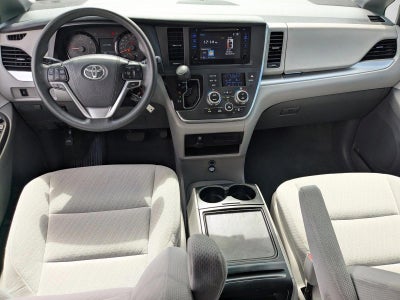 2017 Toyota Sienna LE FWD 8-Passenger (Natl)
