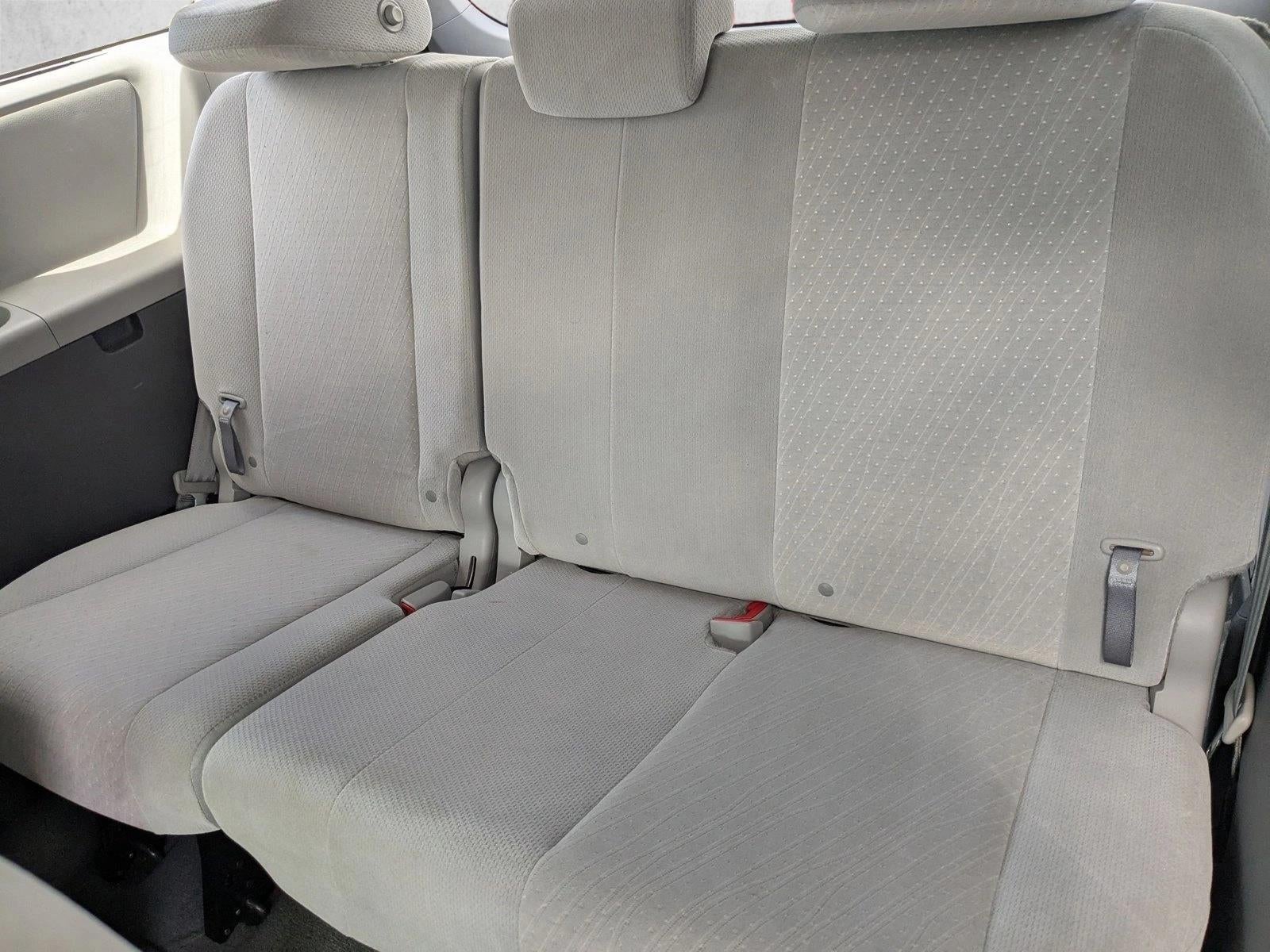 2017 Toyota Sienna LE FWD 8-Passenger (Natl)