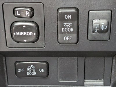 2015 Toyota Tundra 2WD Truck 2WD Double Cab Standard Bed 5.7L V8 SR5 (Natl)