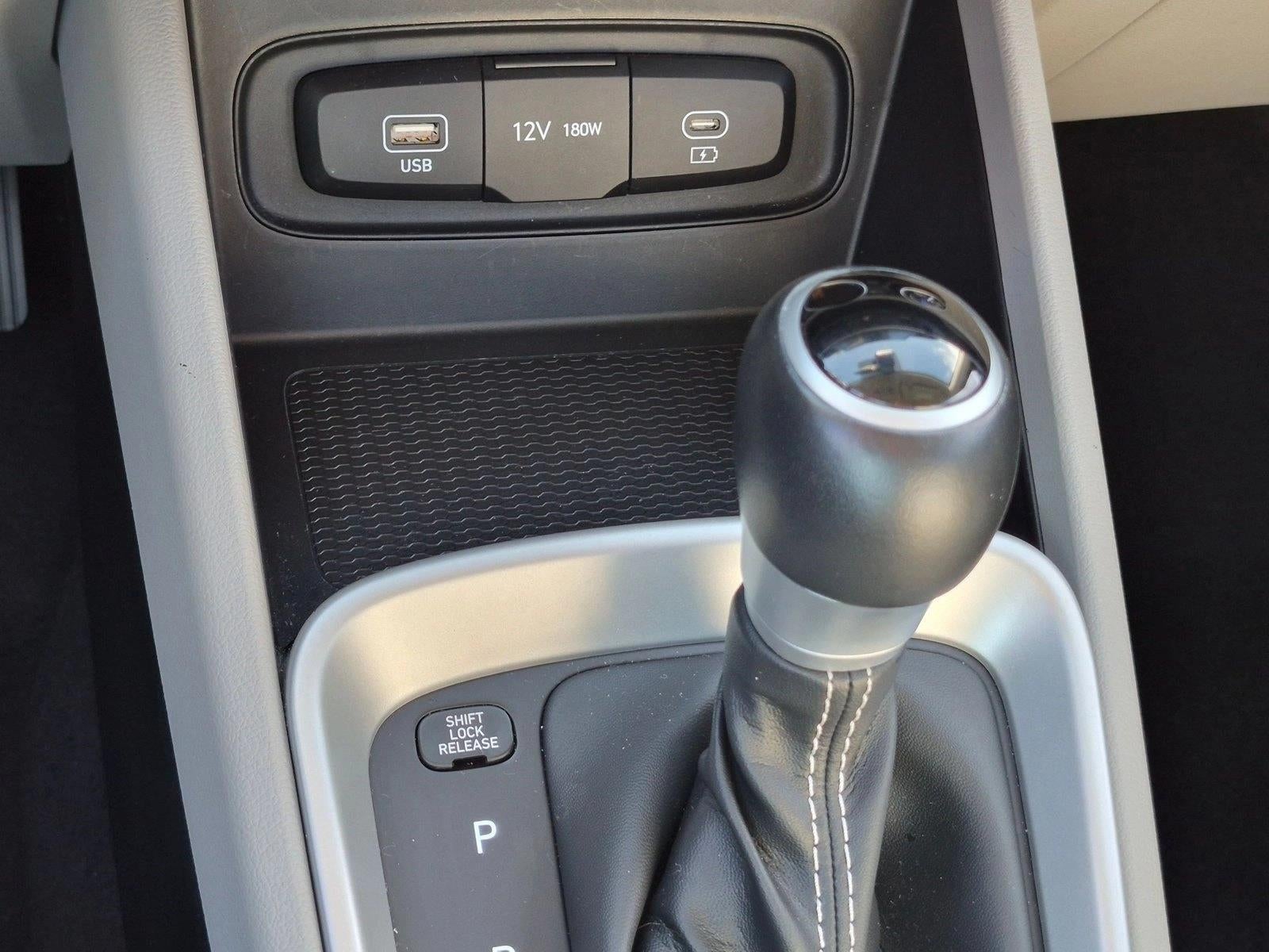 2023 Hyundai VENUE SEL IVT
