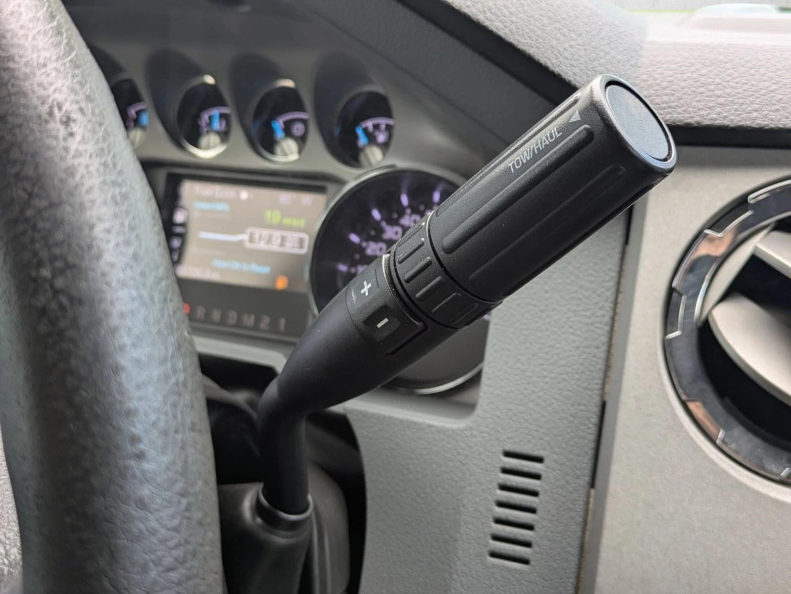2016 Ford Super Duty F-350 SRW 4WD Crew Cab 6-3/4 Ft Box XLT