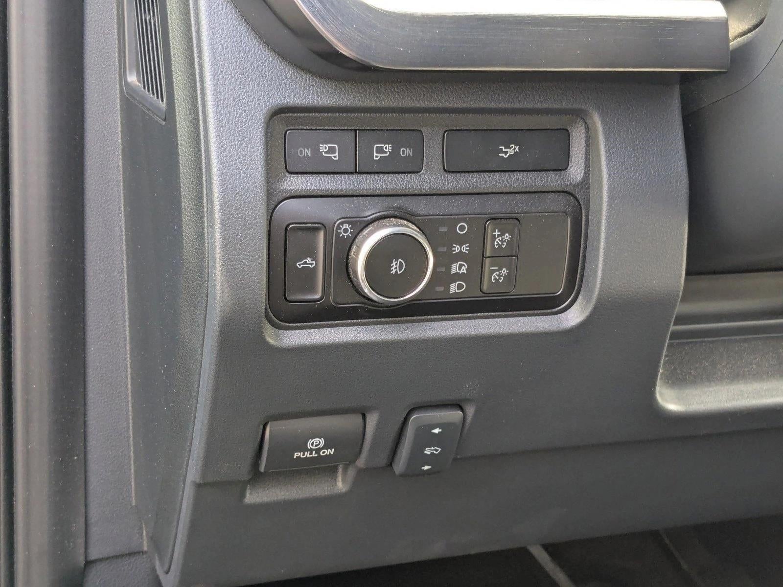 2023 Ford Super Duty F-350 DRW LARIAT 4WD Crew Cab 8' Box