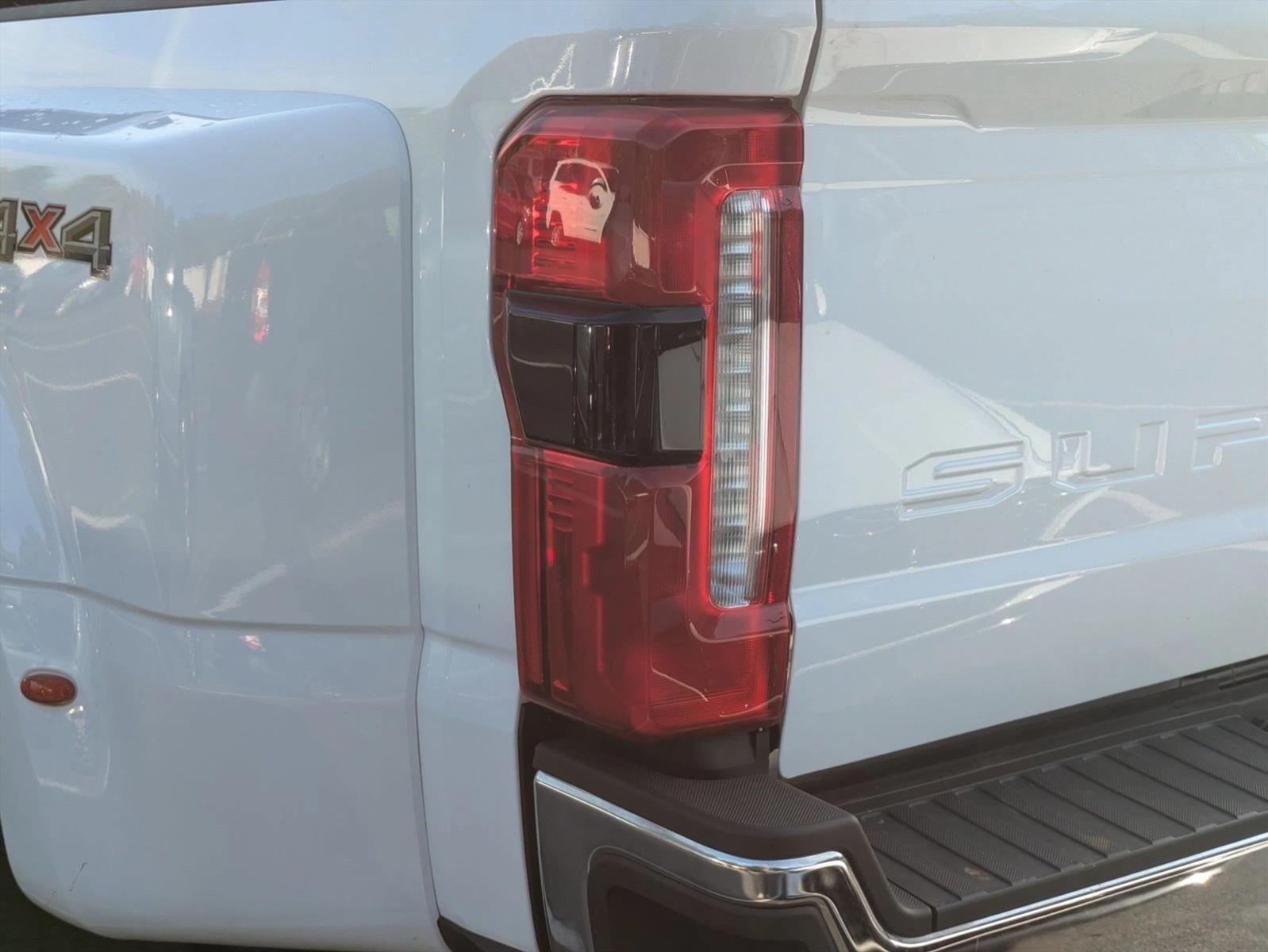 2024 Ford Super Duty F-350 DRW XLT 4WD Crew Cab 8' Box