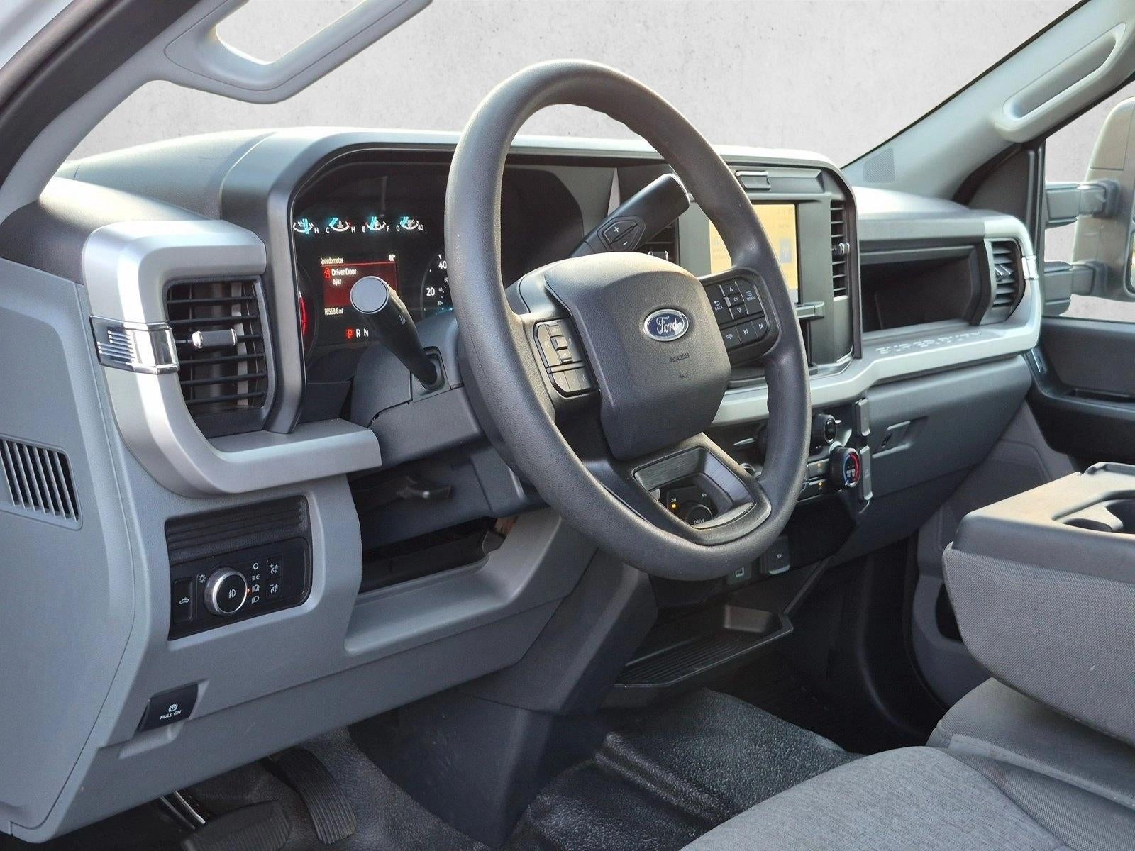 2025 Ford Super Duty F-350 DRW XL 4WD Crew Cab 8' Box