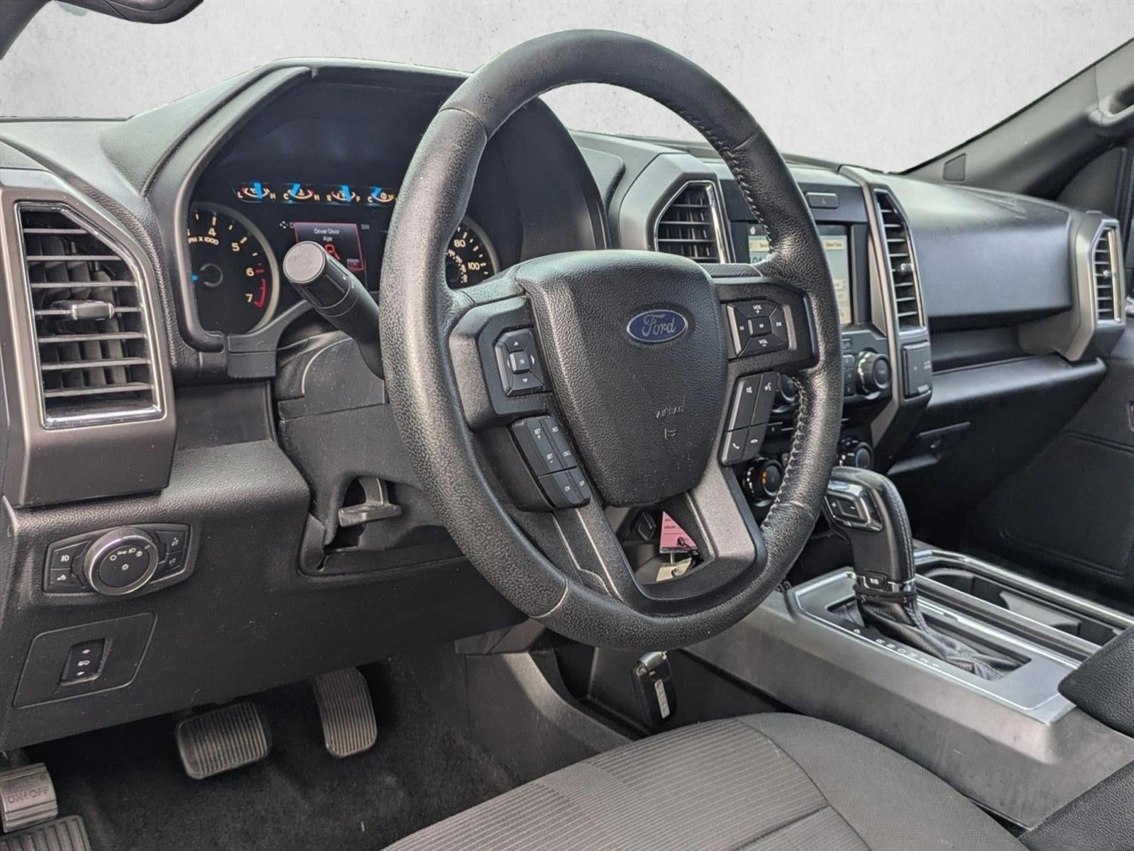 2016 Ford F-150 2WD SuperCrew 5-1/2 Ft Box XLT
