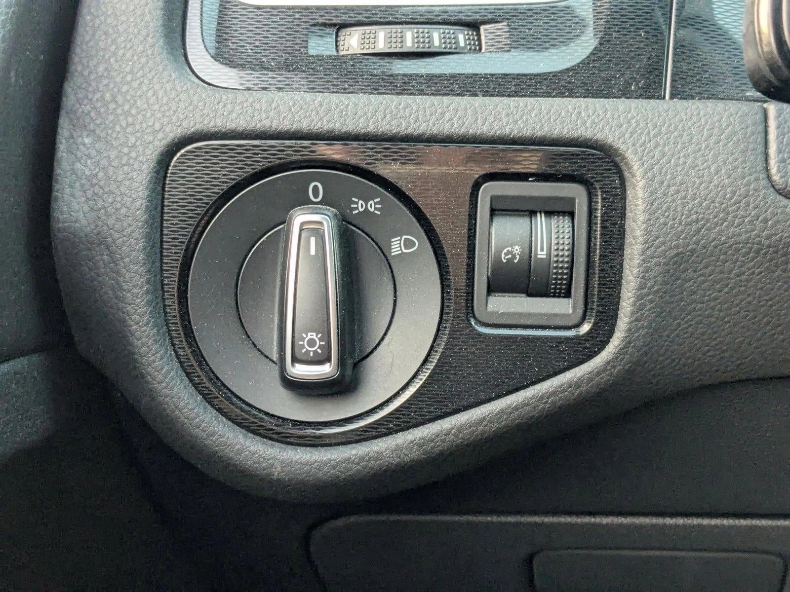 2017 Volkswagen Golf GTI 2.0T 4-Door Sport DSG