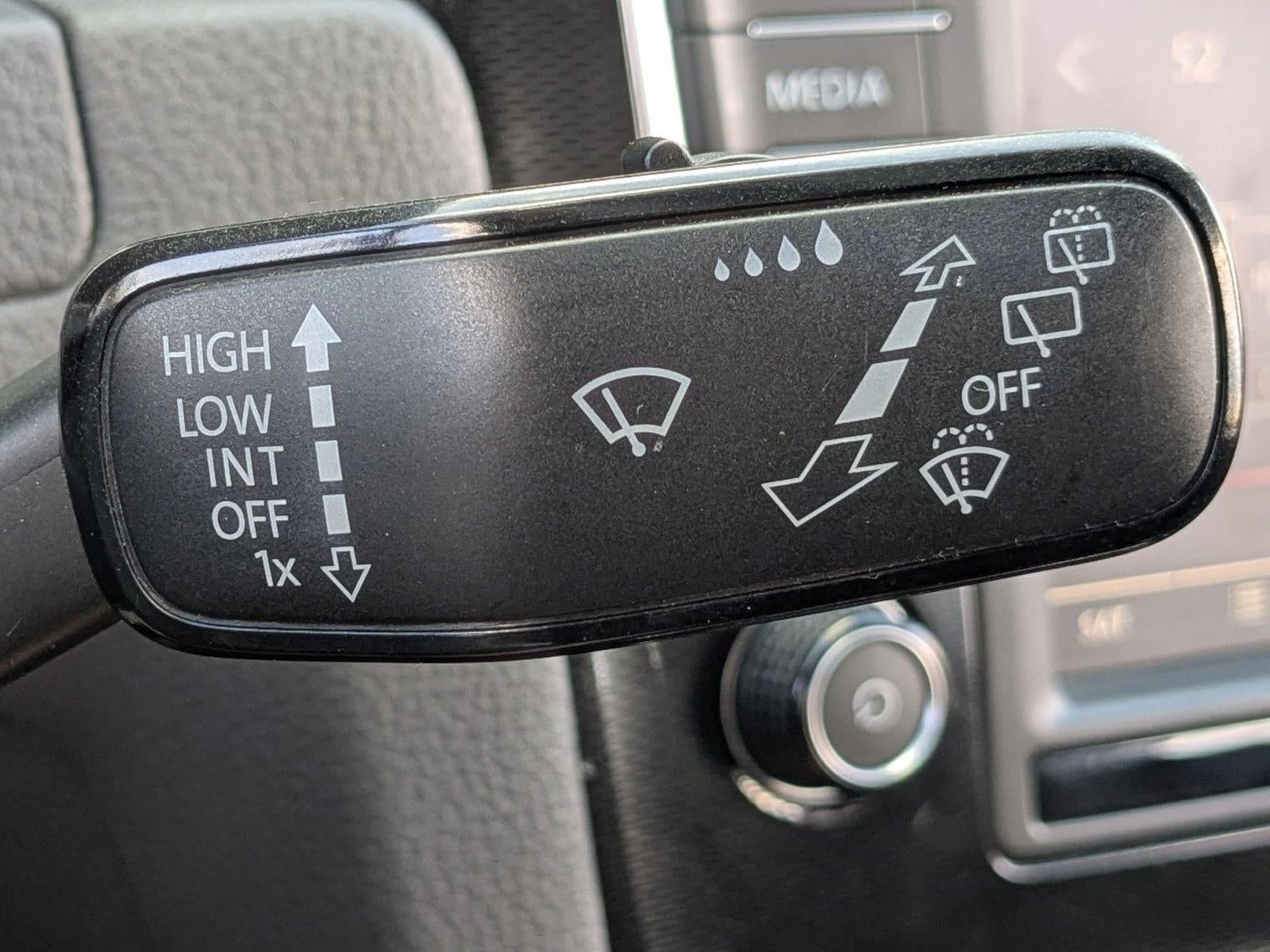 2017 Volkswagen Golf GTI 2.0T 4-Door Sport DSG