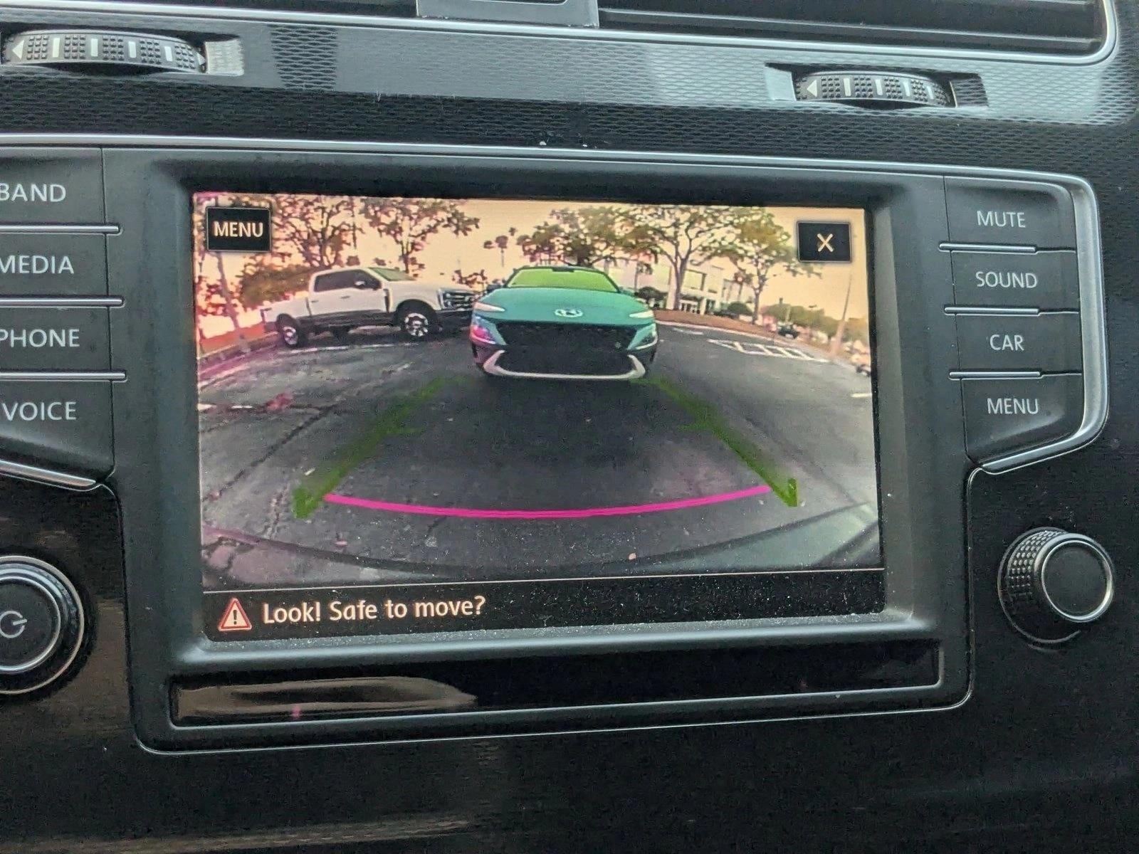 2017 Volkswagen Golf GTI 2.0T 4-Door Sport DSG