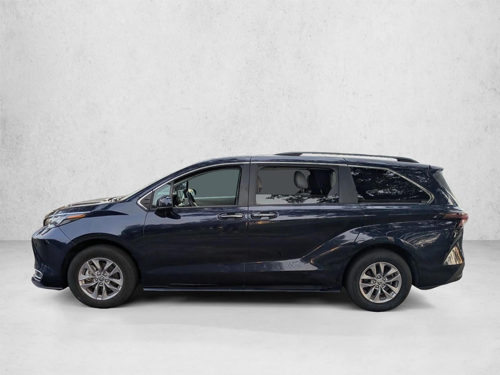 2024 Toyota Sienna XLE FWD 8-Passenger (Natl)