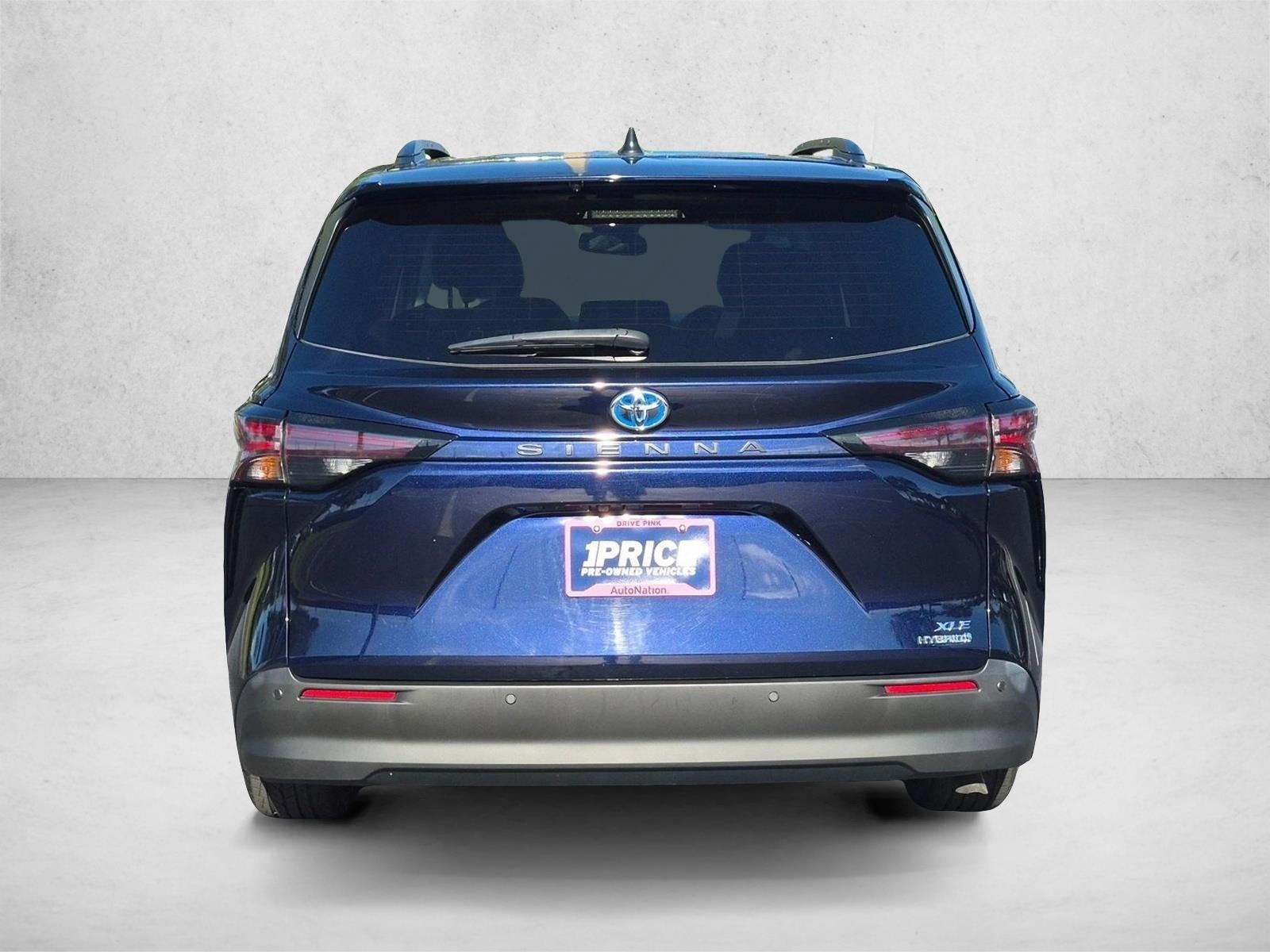 2024 Toyota Sienna XLE FWD 8-Passenger (Natl)