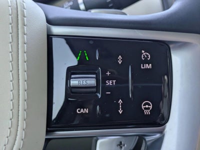 2025 Land Rover Range Rover P550e SE SWB