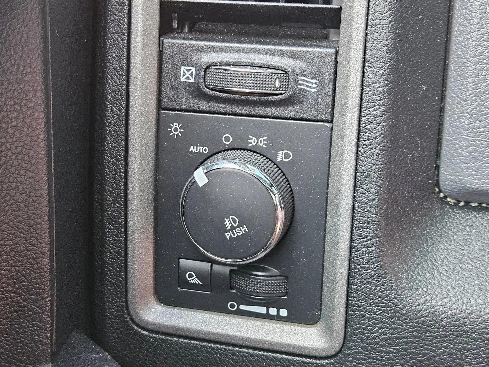 2014 RAM 1500 2WD Crew Cab 5.7 Ft Box Express