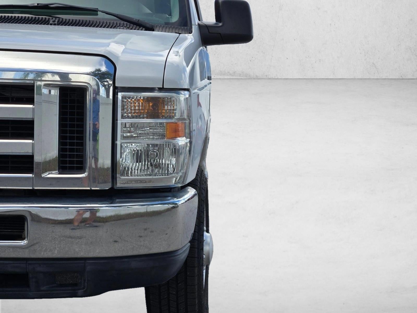 2014 Ford Econoline Wagon E-350 Super Duty Ext XLT