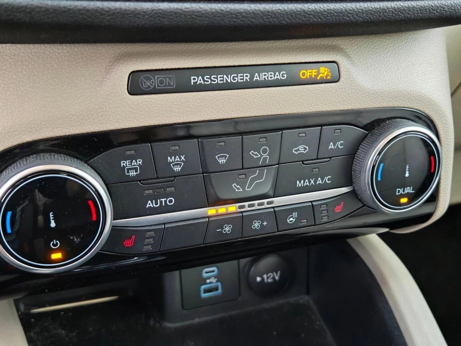 2022 Ford Escape Titanium Hybrid FWD