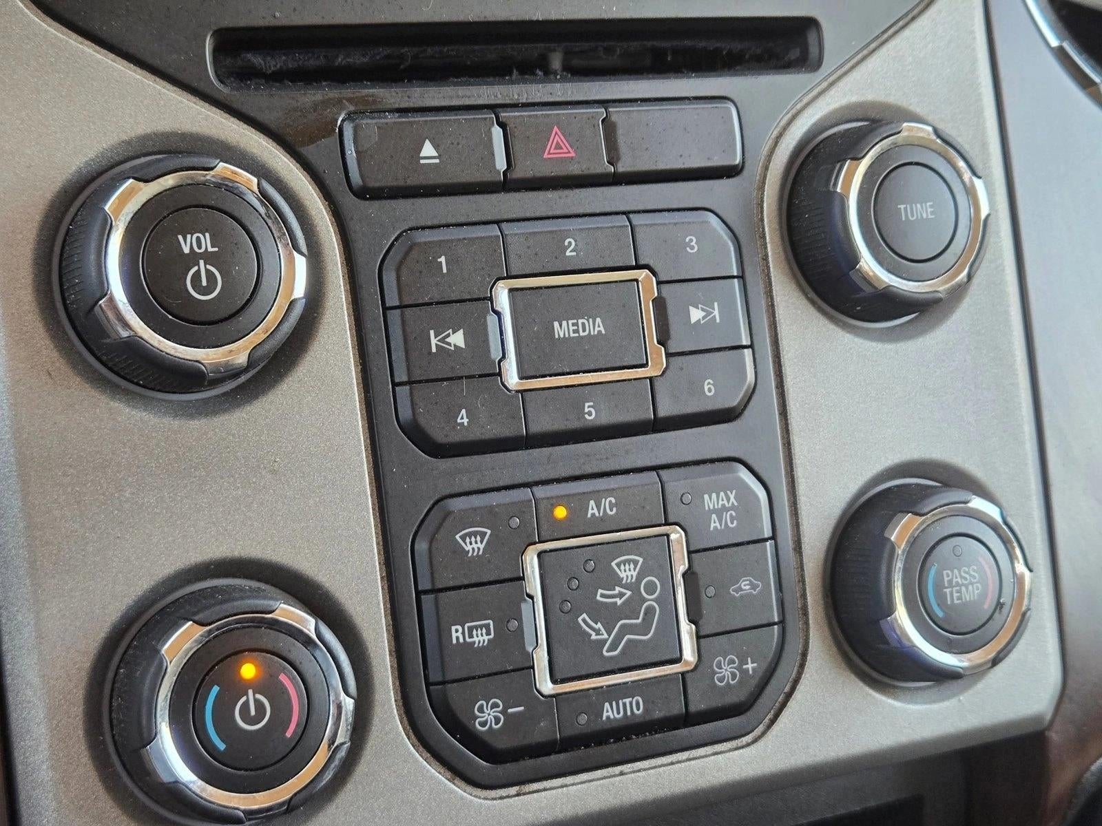 2015 Ford Super Duty F-350 SRW 4WD Crew Cab 6-3/4 Ft Box Lariat