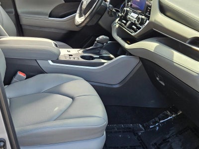 2023 Toyota Highlander Hybrid XLE AWD (Natl)