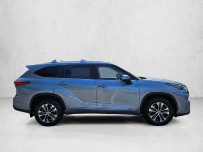 2023 Toyota Highlander Hybrid XLE AWD (Natl)
