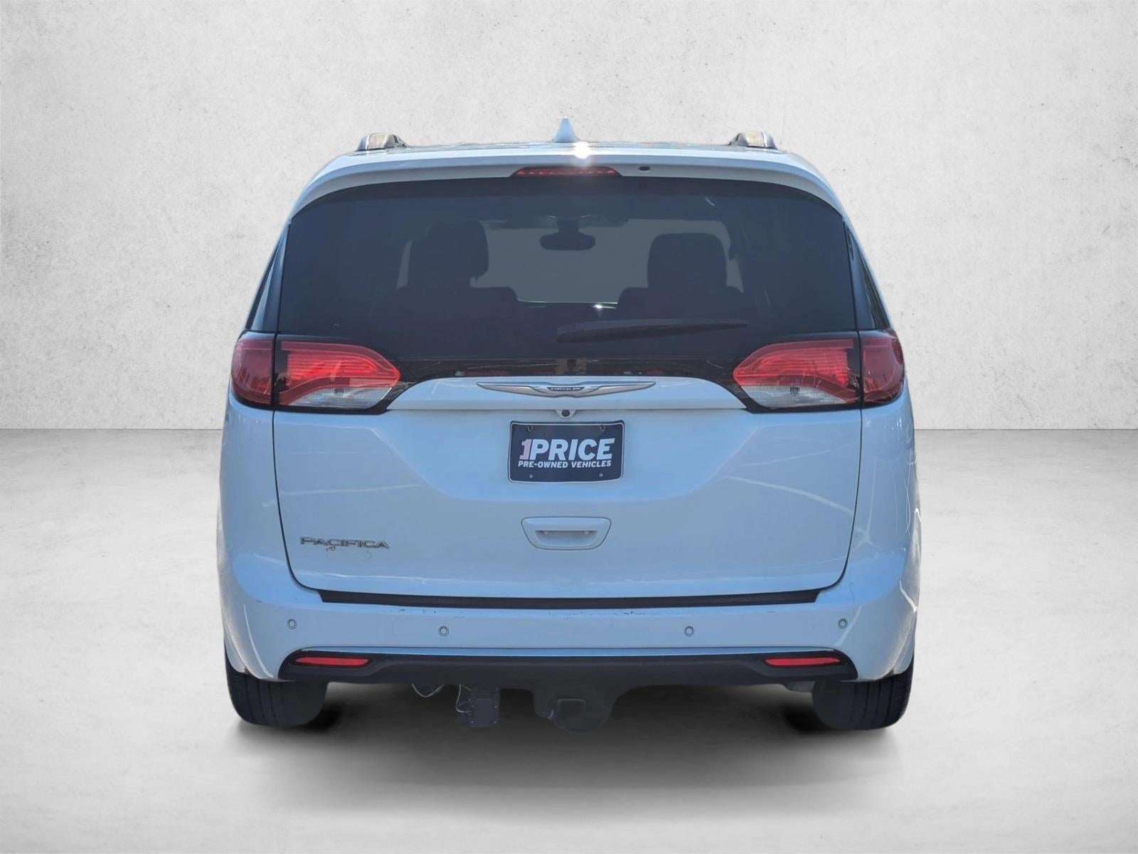 2017 Chrysler Pacifica Touring-L FWD