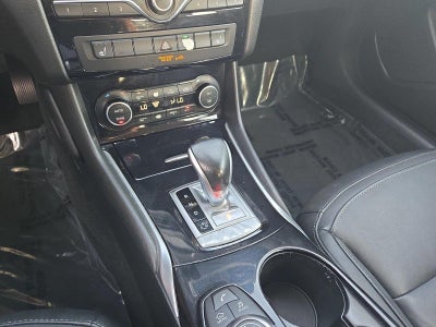 2017 INFINITI QX30 Luxury FWD