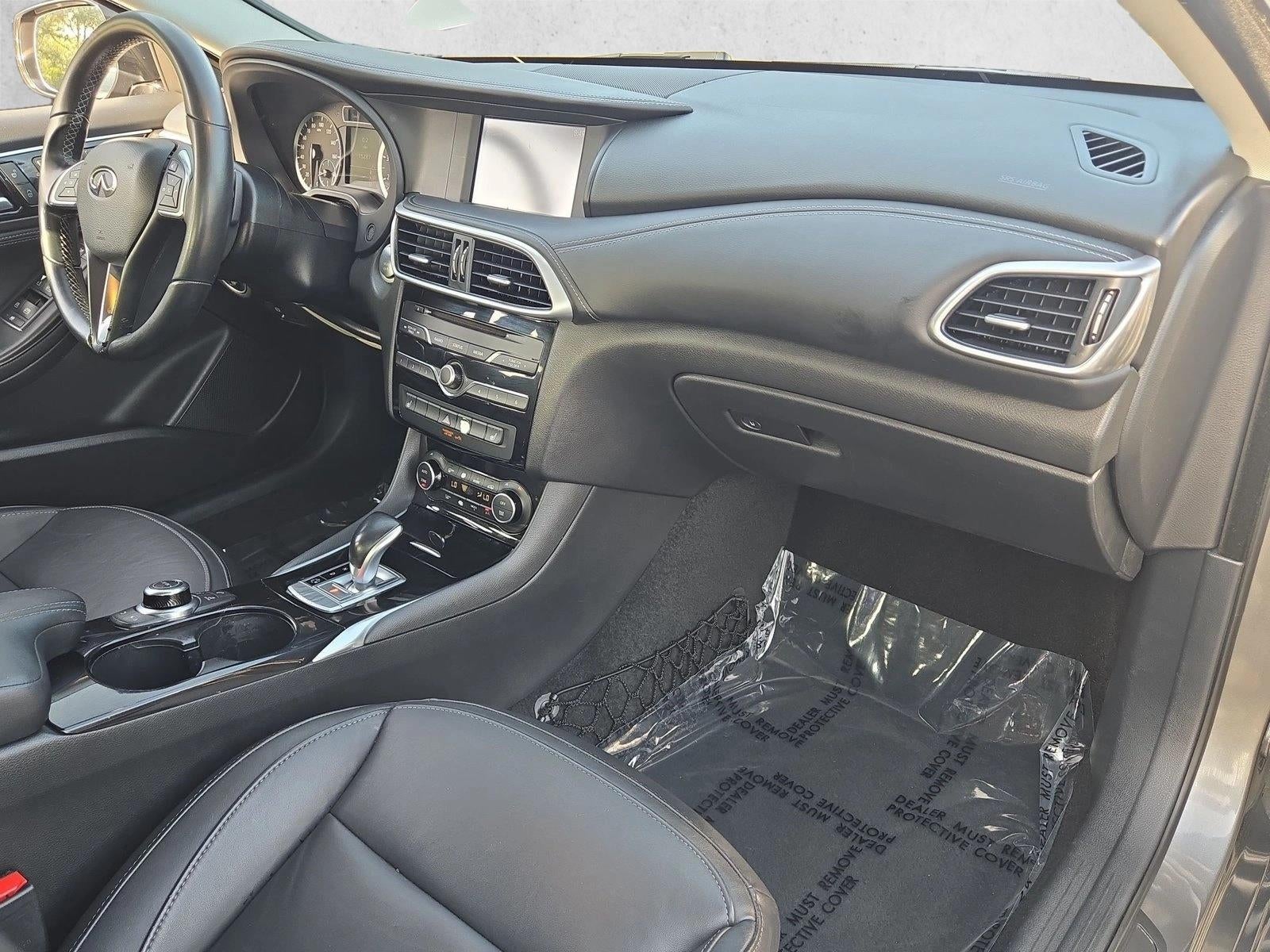 2017 INFINITI QX30 Luxury FWD