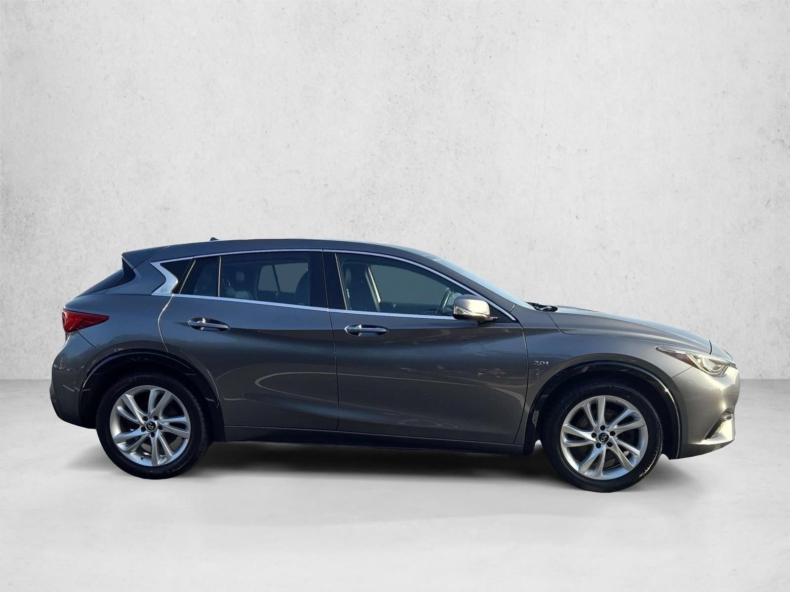 2017 INFINITI QX30 Luxury FWD