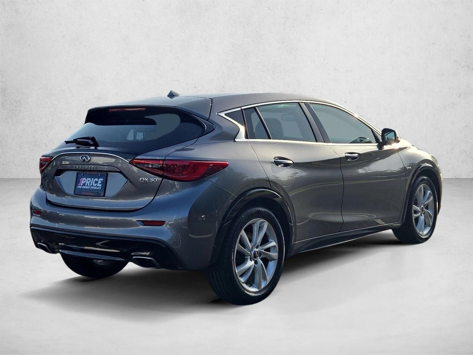 2017 INFINITI QX30 Luxury FWD