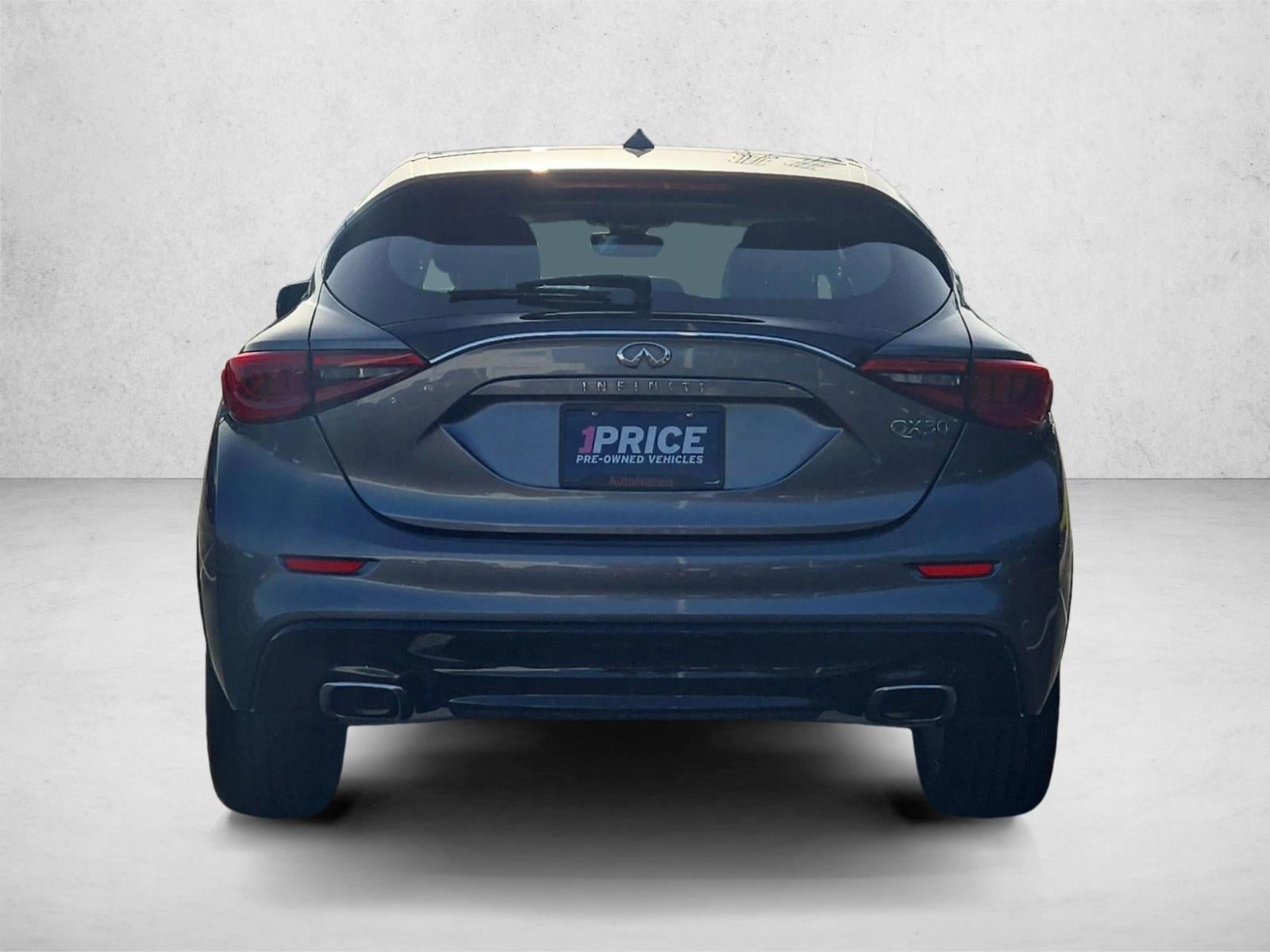 2017 INFINITI QX30 Luxury FWD